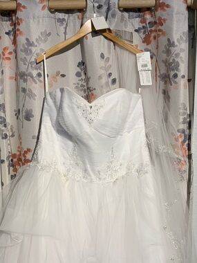 NWT Jewel David’s Bridal Strapless White Beaded Wedding Gown Size 16W W/Veil